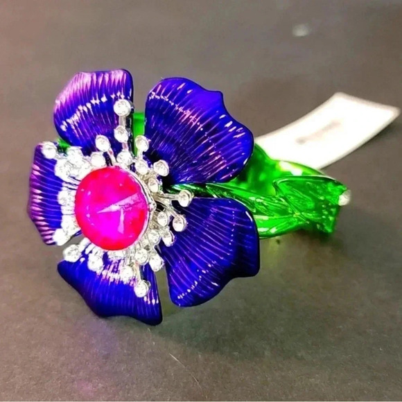 New Betsy Johnson metal  to petal collection bracelet - Picture 4 of 4